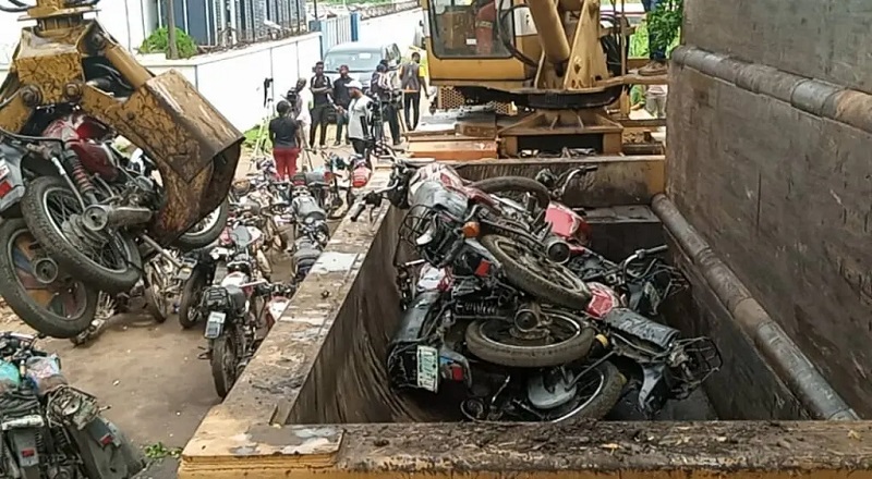 புதிய தடைக்கு பிறகு 2 ஆயிரம் மோட்டார் பைக் பறிமுதல்